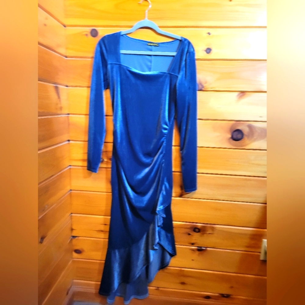 Nashalyly Blue Velvet Dress With Square Neck and Ruching Size Medium